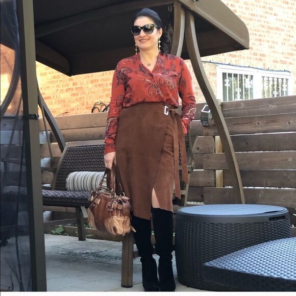 LAST CHANCE WHITE HOUSE BLACK MARKET SUEDE WRAP SKIRT - Picture 8 of 10